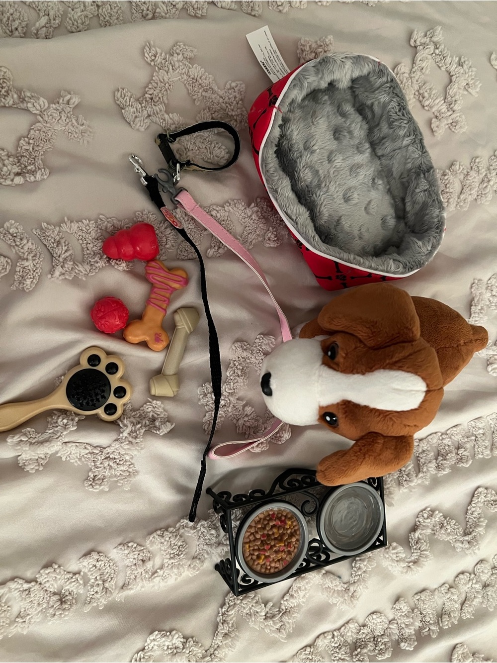 Our Generation set 6-inch plush Basset Hound featuring dog dish, bed and toys